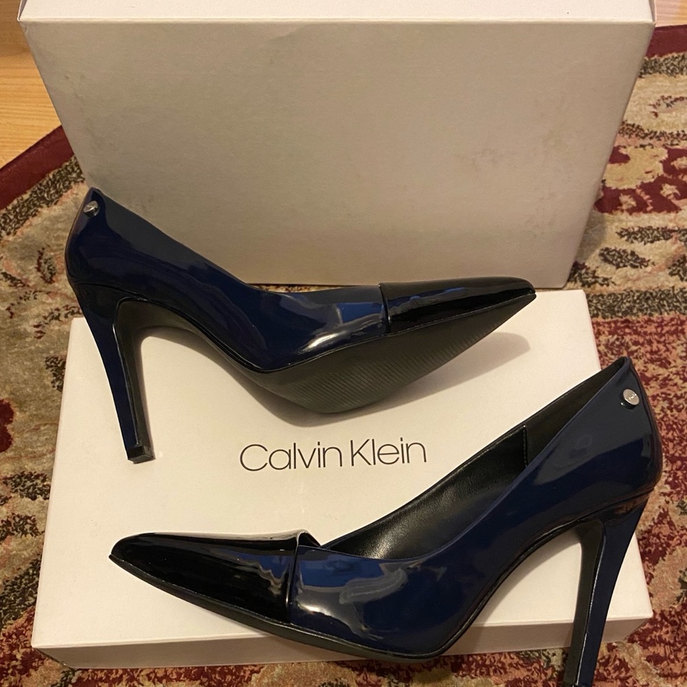 Black/dark navy patent heels